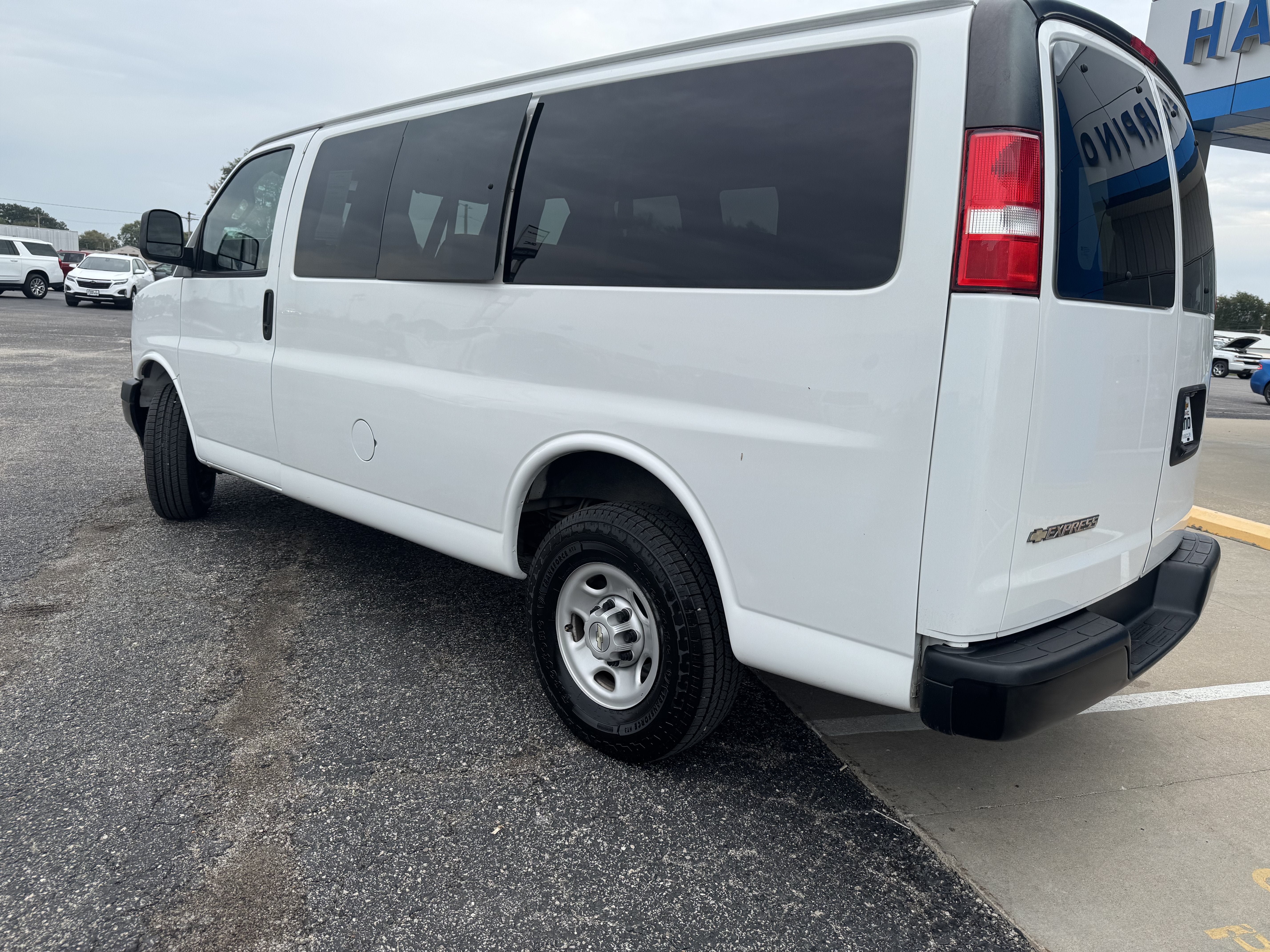 Used 2020 Chevrolet Express Passenger LS with VIN 1GAWGEFP6L1255914 for sale in Kansas City