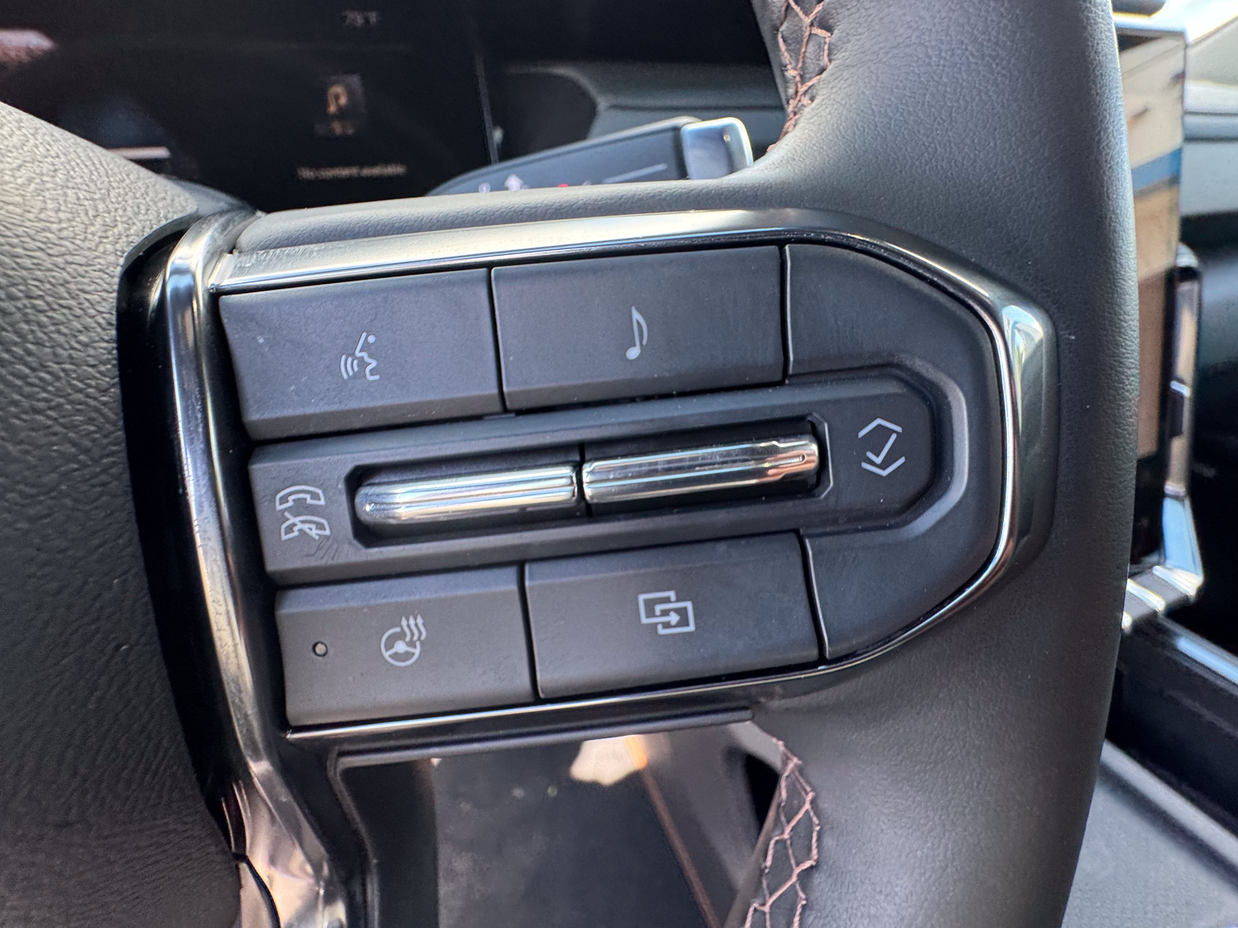 2025 GMC Acadia AT4