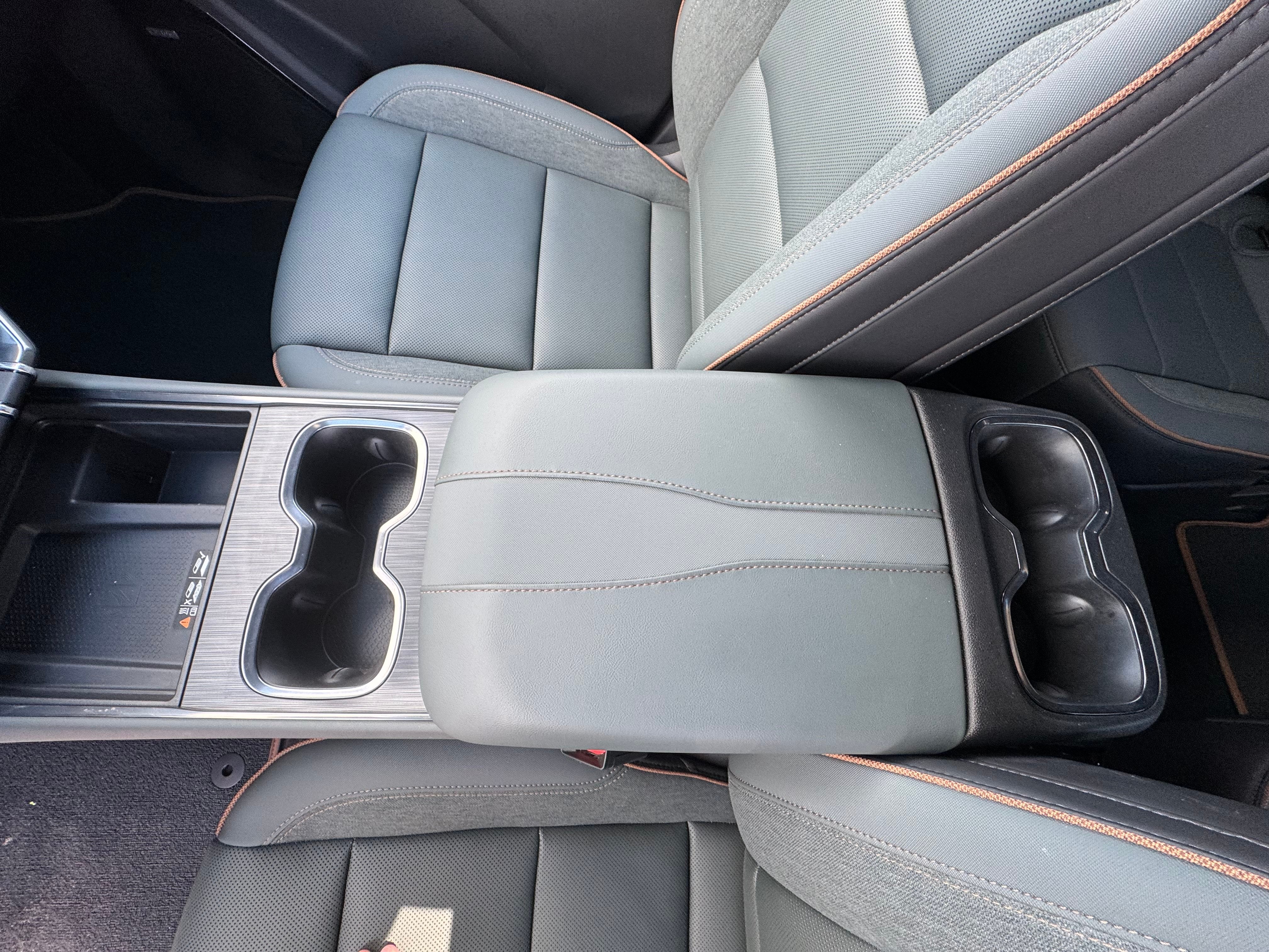 2025 GMC Acadia AT4