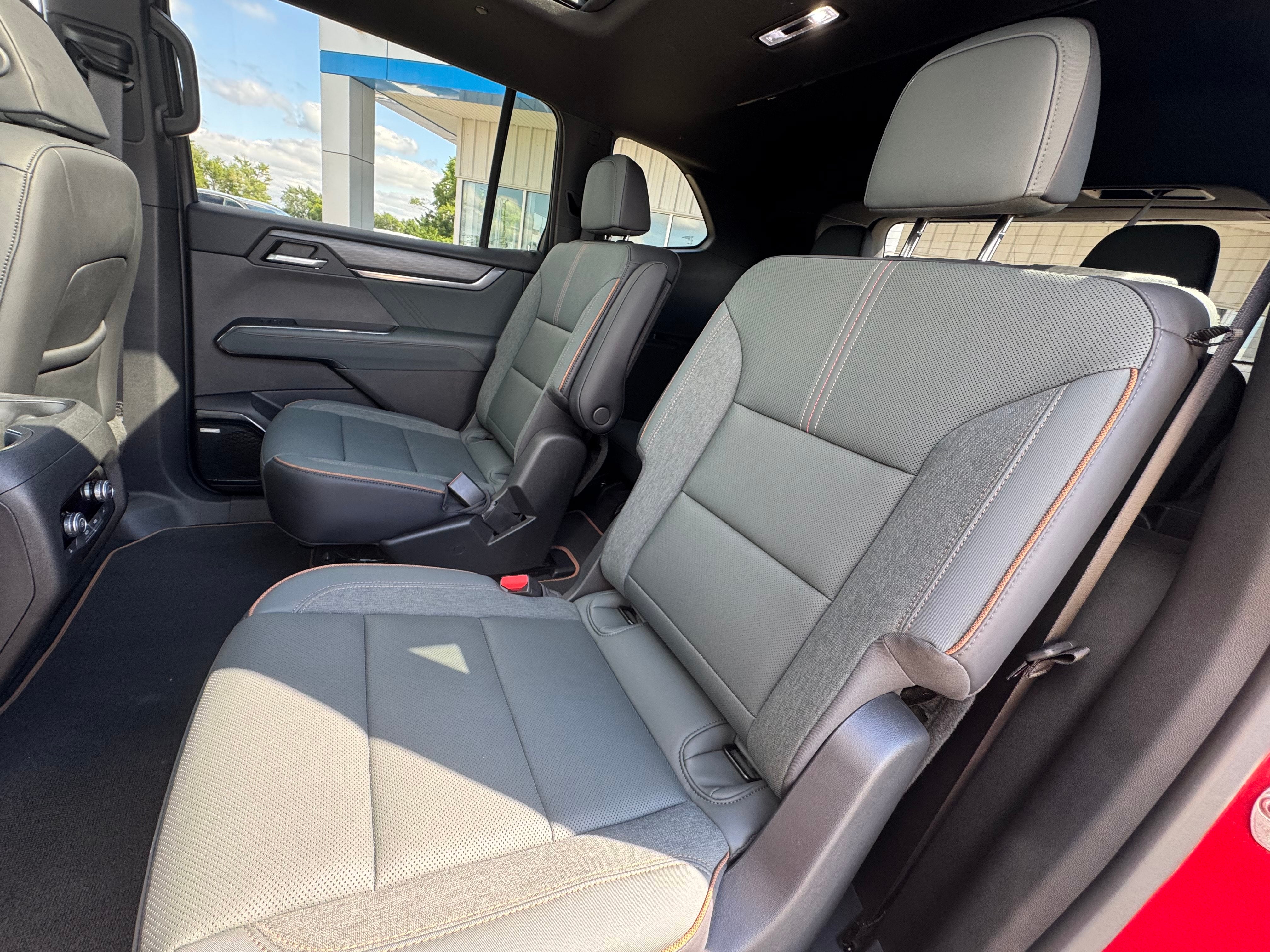 2025 GMC Acadia AT4