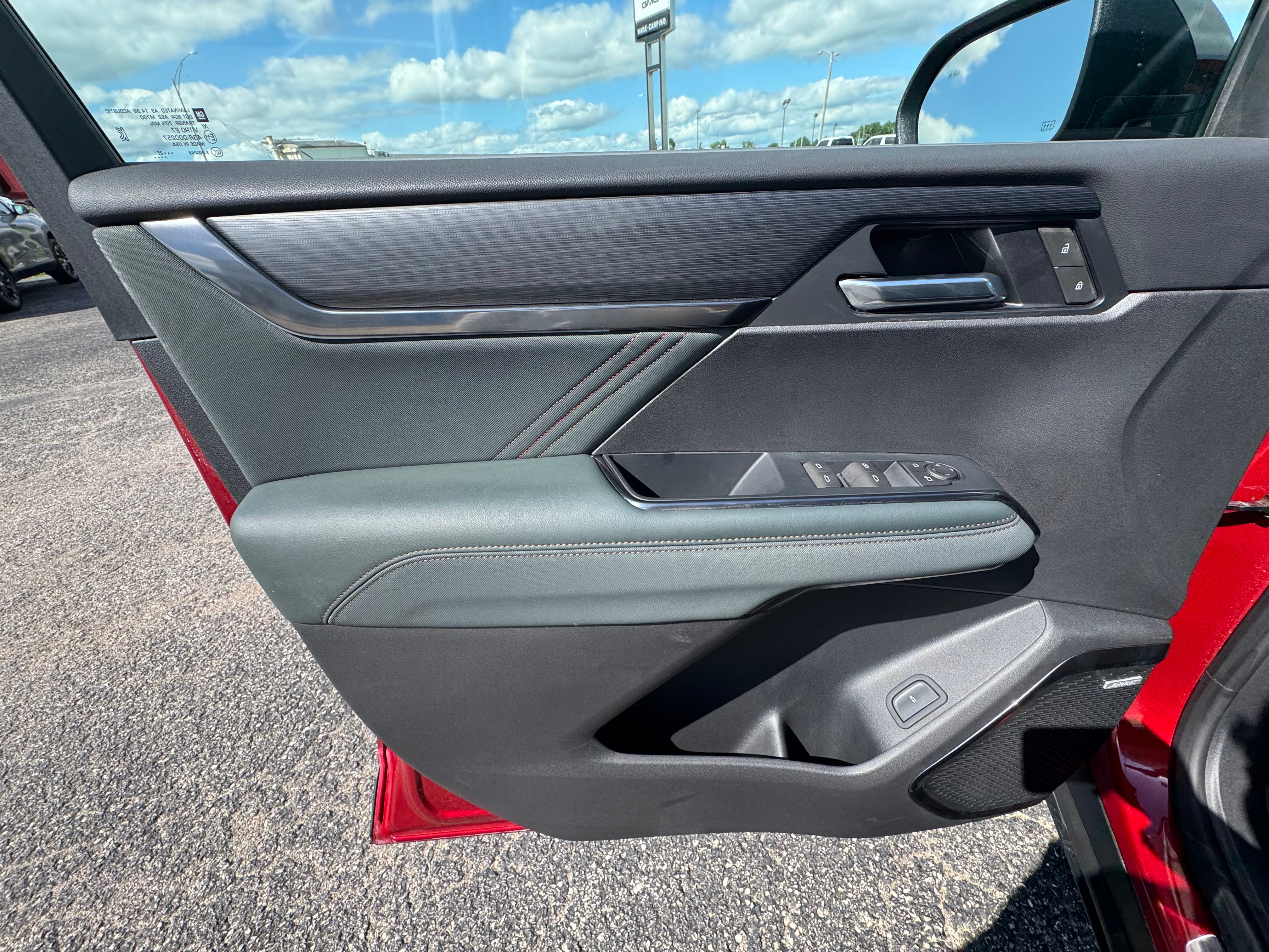 2025 GMC Acadia AT4