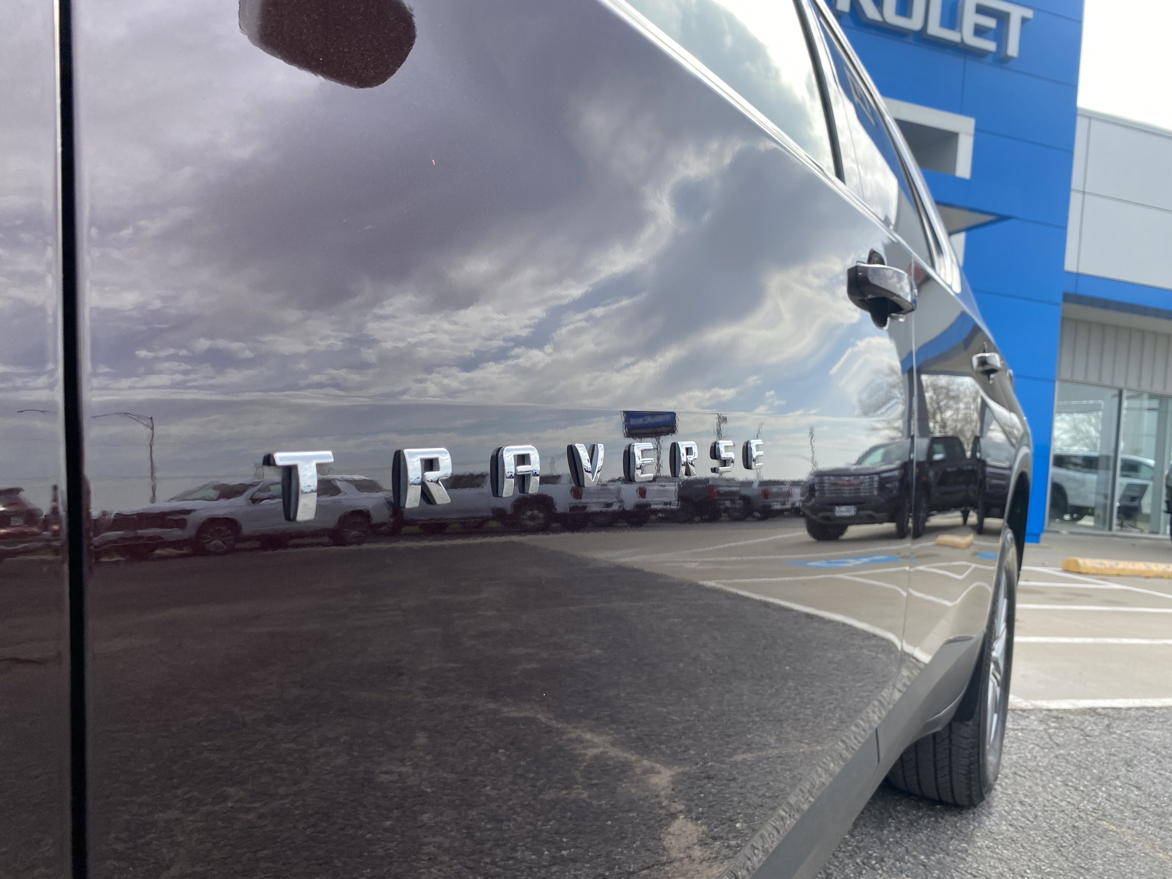 2023 Chevrolet Traverse LT Cloth
