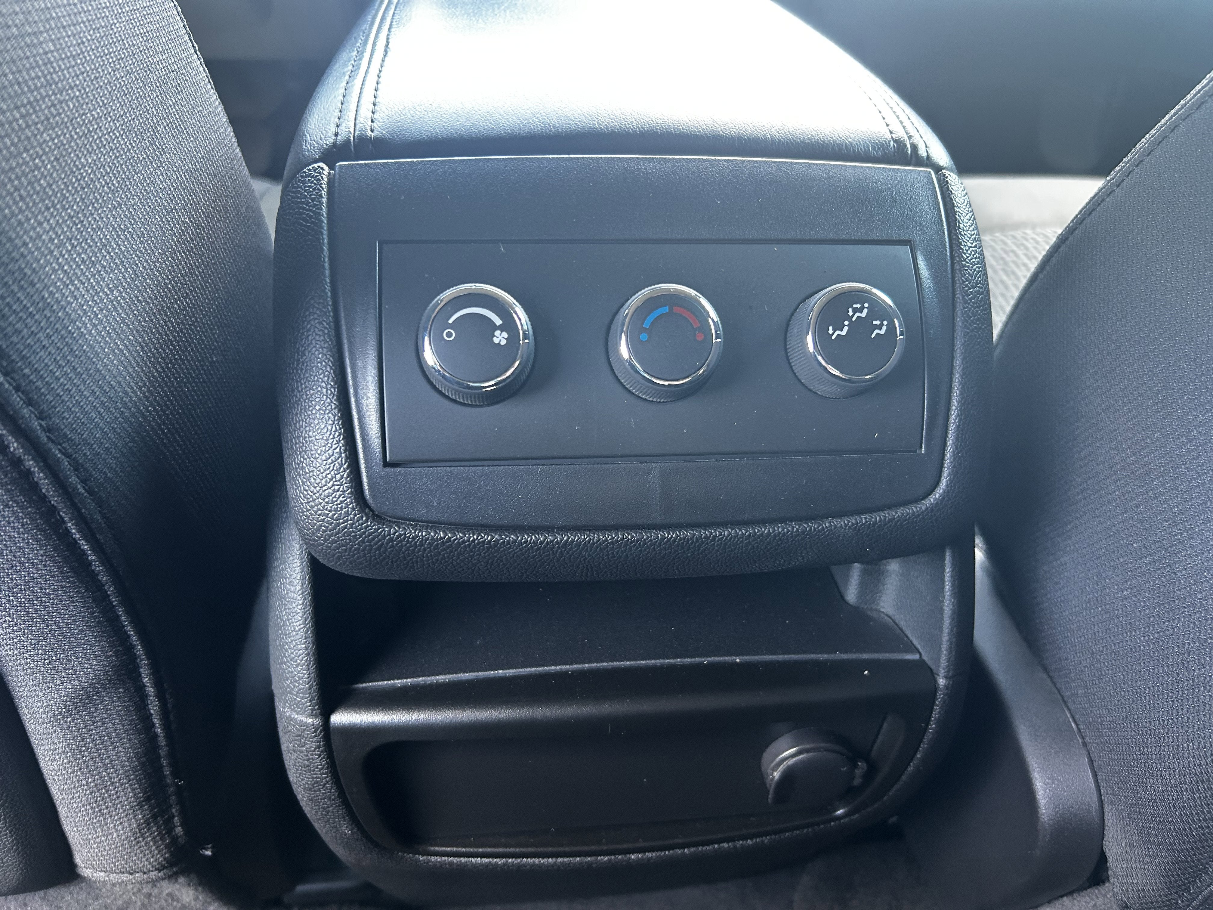 2011 Chevrolet Traverse LT w/1LT