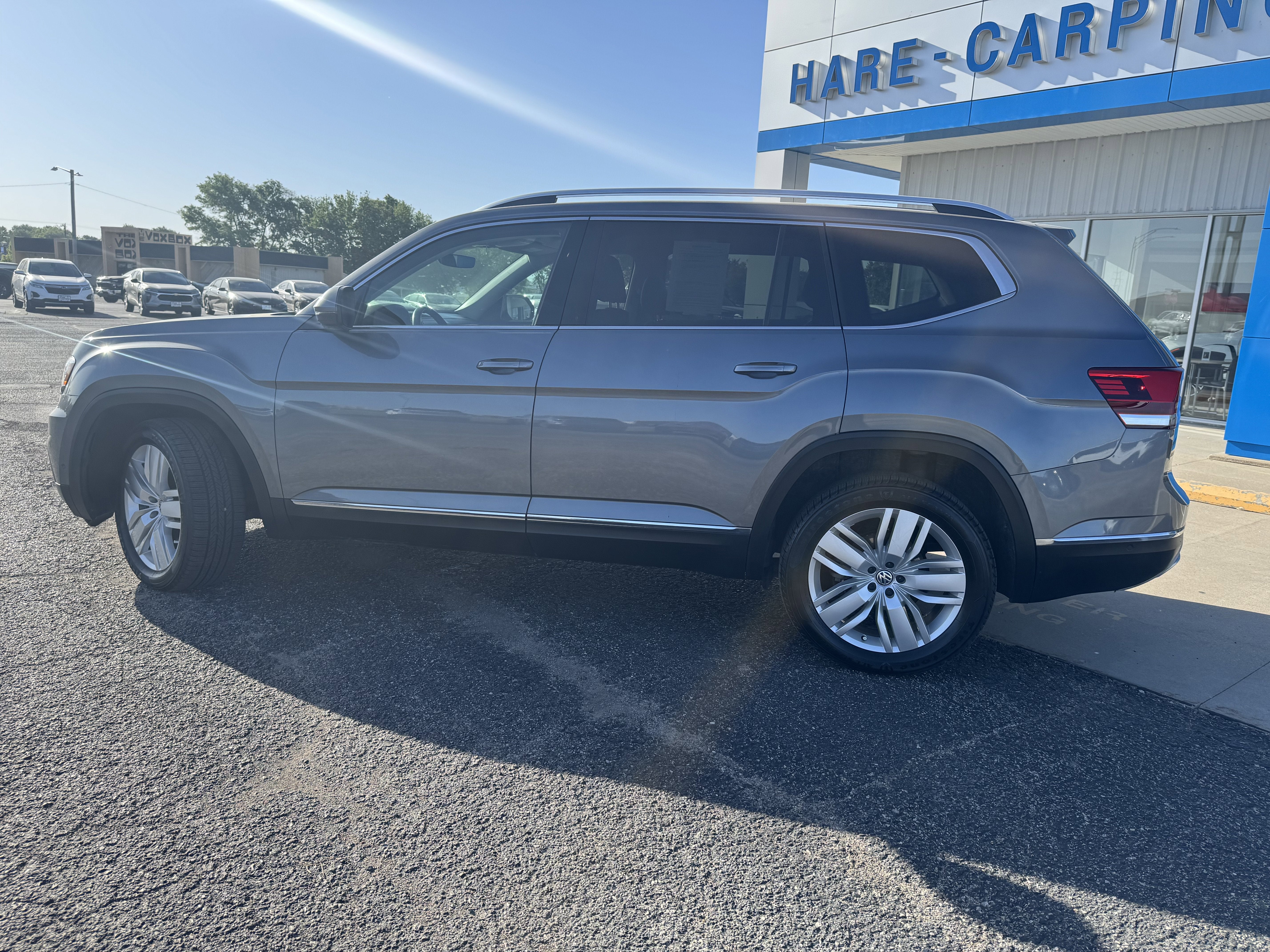 Used 2019 Volkswagen Atlas SEL Premium with VIN 1V2NR2CA1KC528609 for sale in Kansas City
