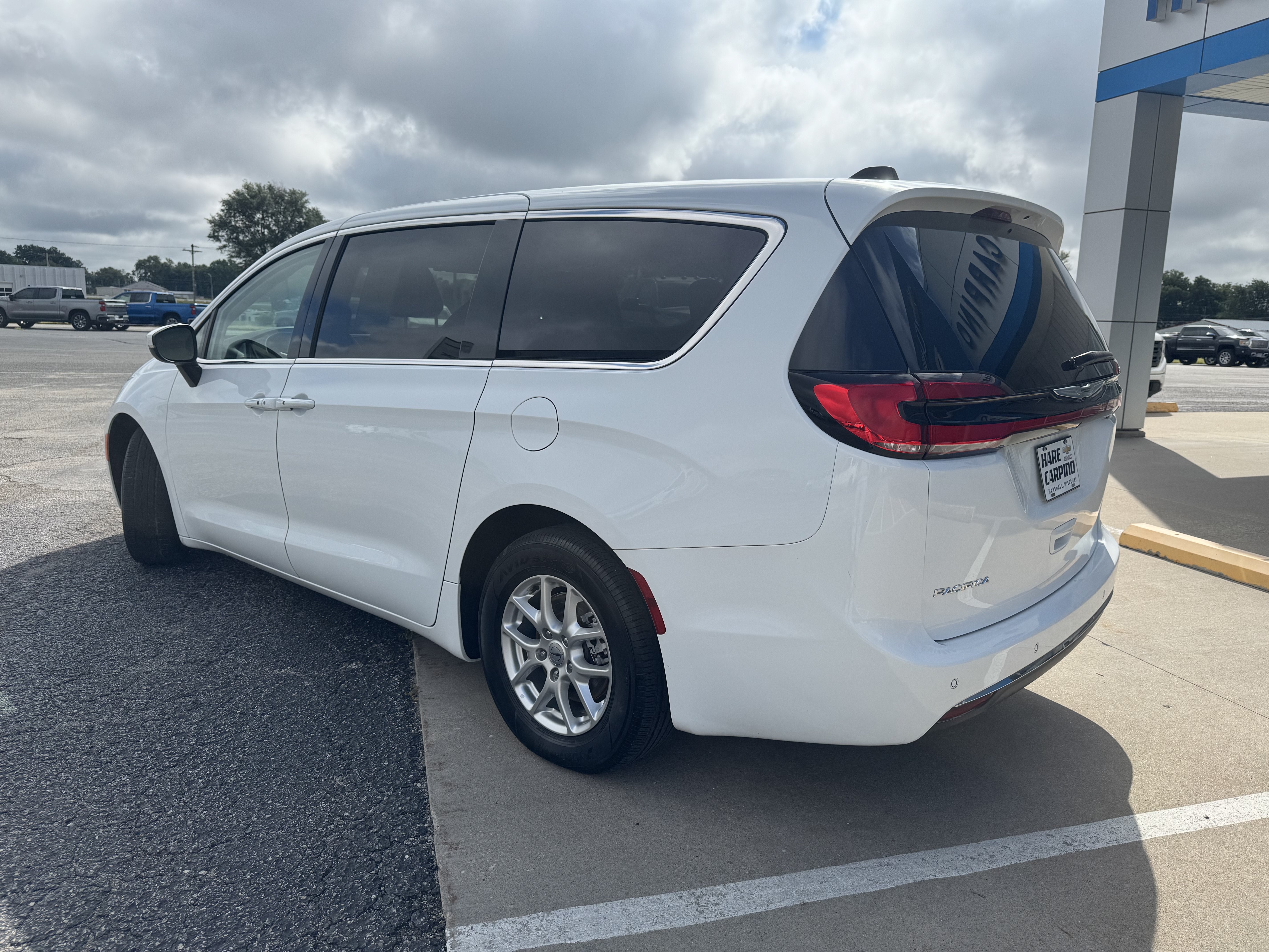 Used 2023 Chrysler Pacifica Touring L with VIN 2C4RC1BG0PR616165 for sale in Kansas City