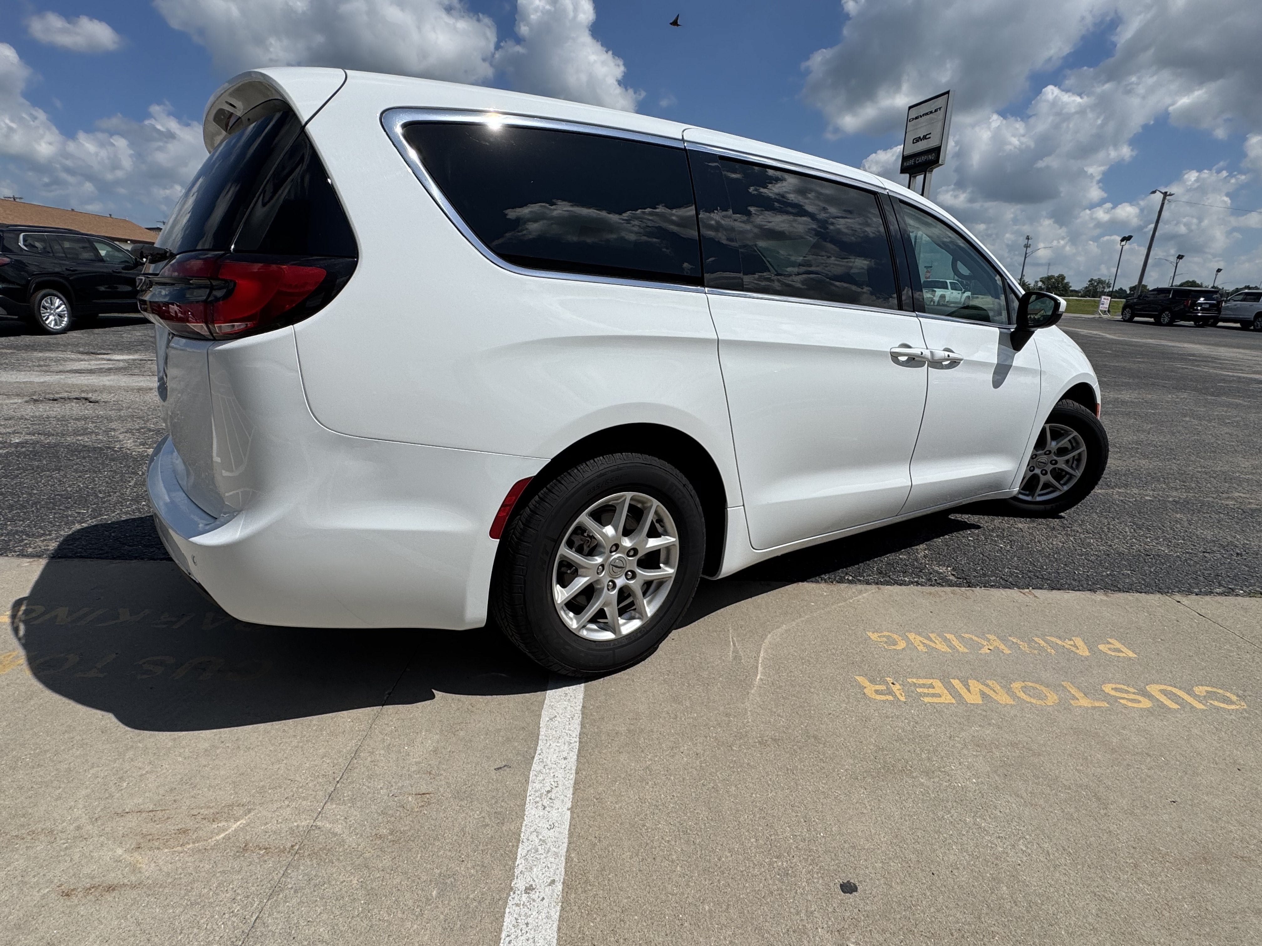 2023 Chrysler Pacifica Touring L