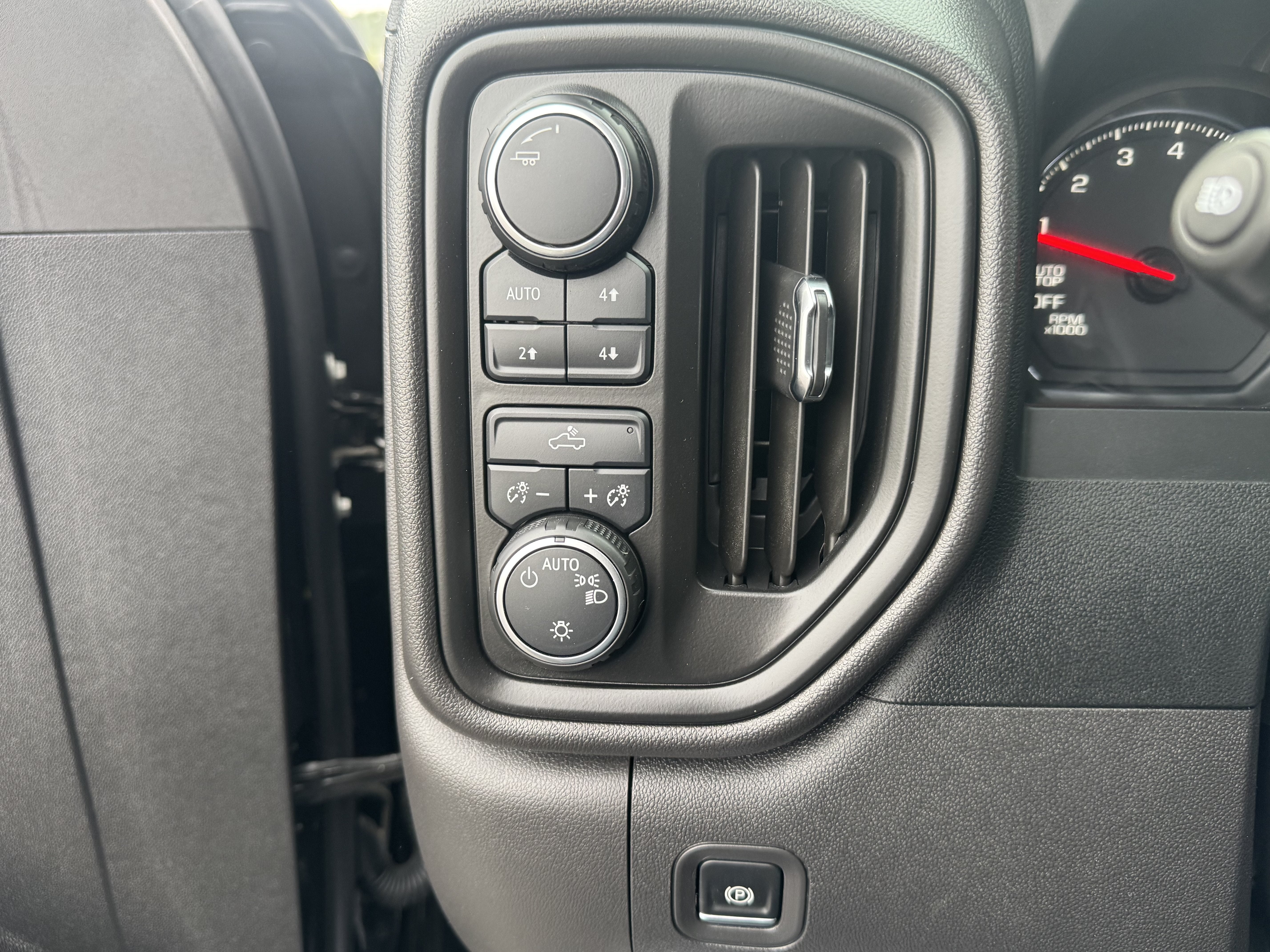 2024 Chevrolet Silverado 1500 Custom Trail Boss